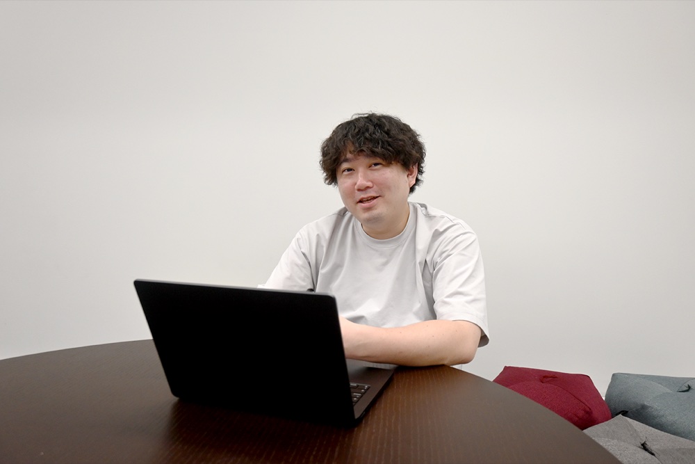 Satoshi.H インタビューの様子